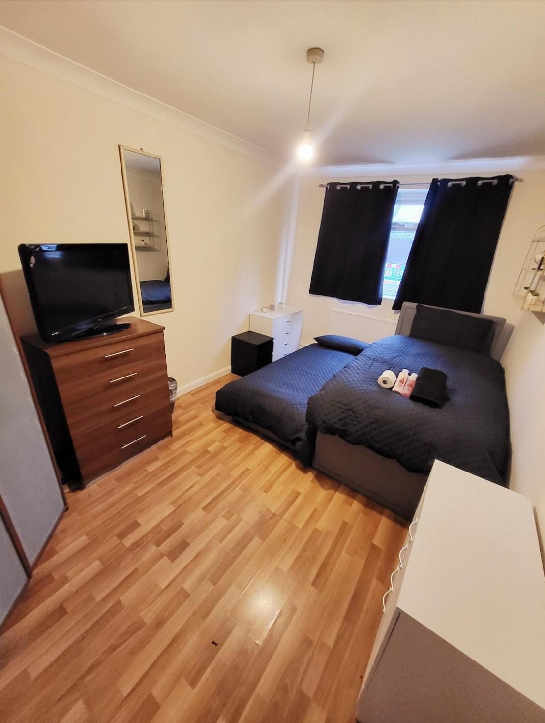 Huge And Affordable 3 Bedroom Flat In Hammersmith For 7 People With Welcome Breakfast Londra Dış mekan fotoğraf