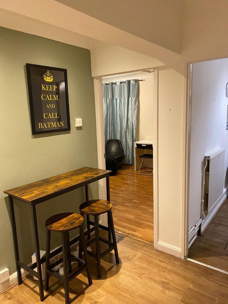 Huge And Affordable 3 Bedroom Flat In Hammersmith For 7 People With Welcome Breakfast Londra Dış mekan fotoğraf