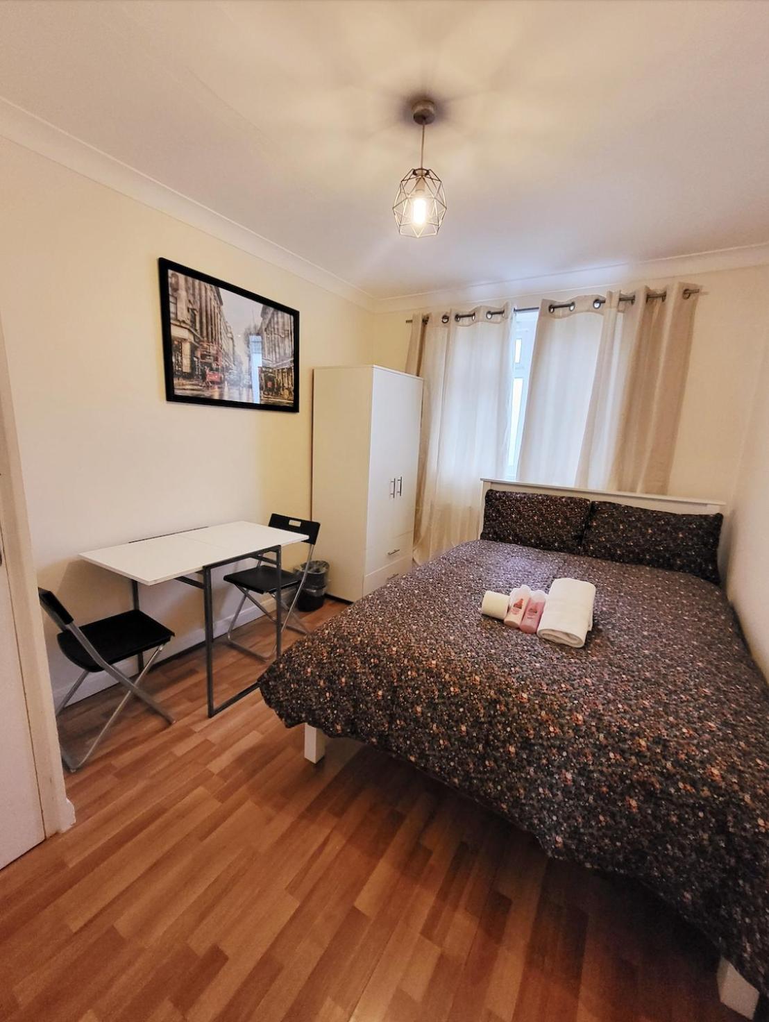Huge And Affordable 3 Bedroom Flat In Hammersmith For 7 People With Welcome Breakfast Londra Dış mekan fotoğraf