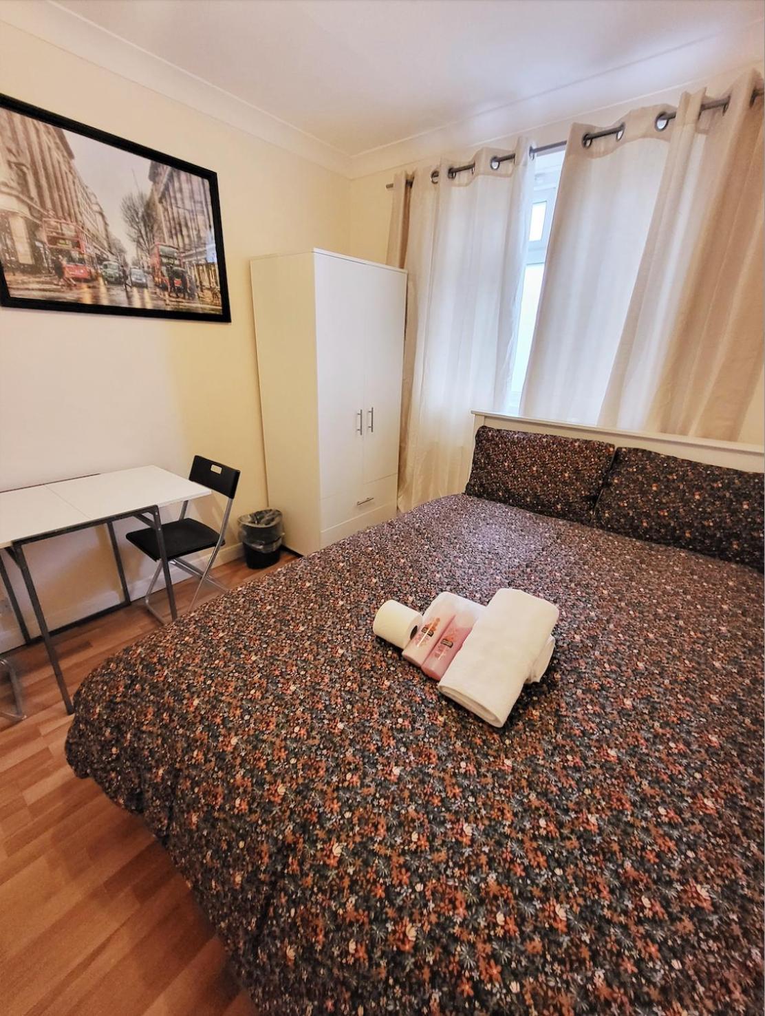 Huge And Affordable 3 Bedroom Flat In Hammersmith For 7 People With Welcome Breakfast Londra Dış mekan fotoğraf