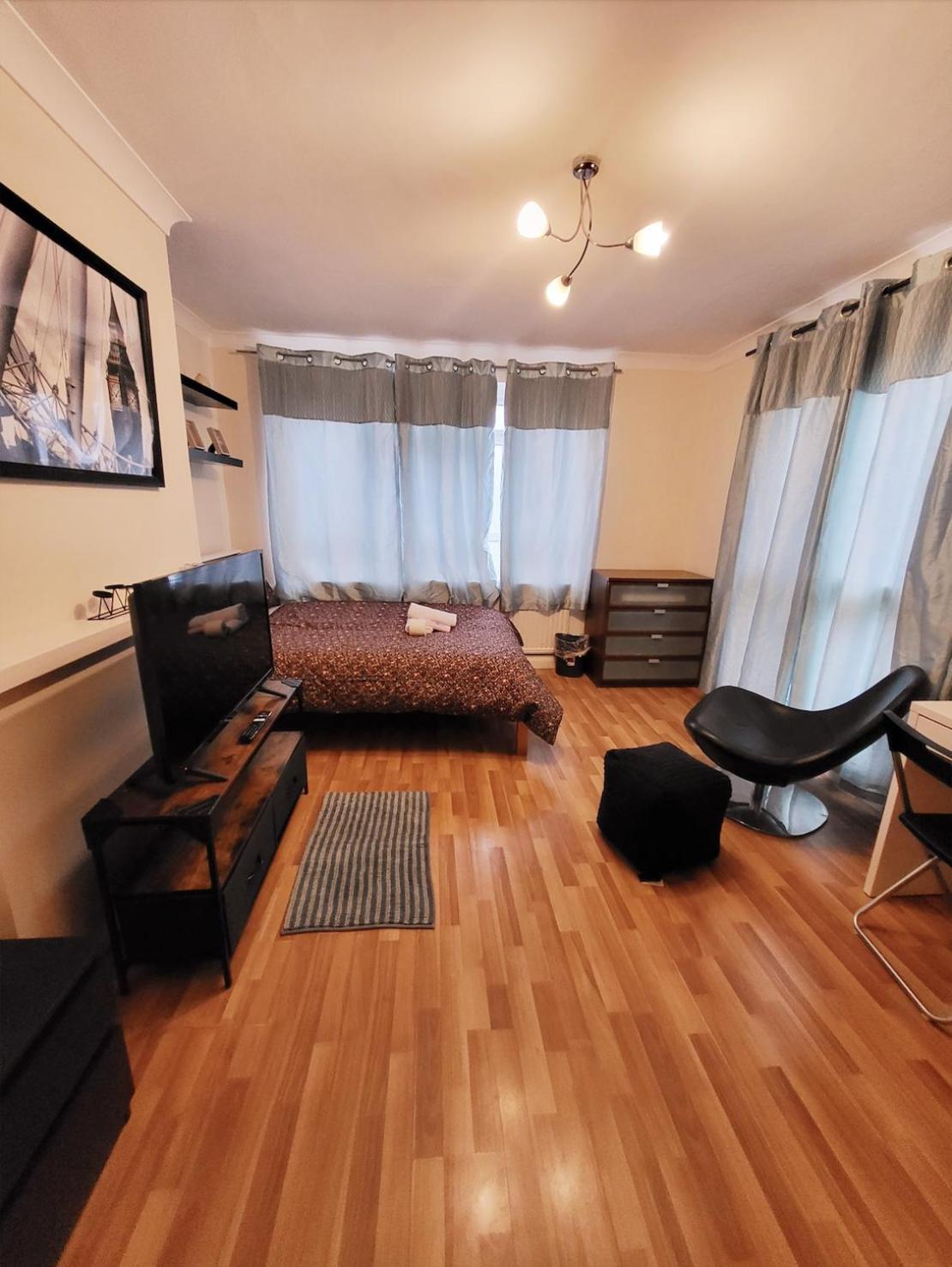 Huge And Affordable 3 Bedroom Flat In Hammersmith For 7 People With Welcome Breakfast Londra Dış mekan fotoğraf