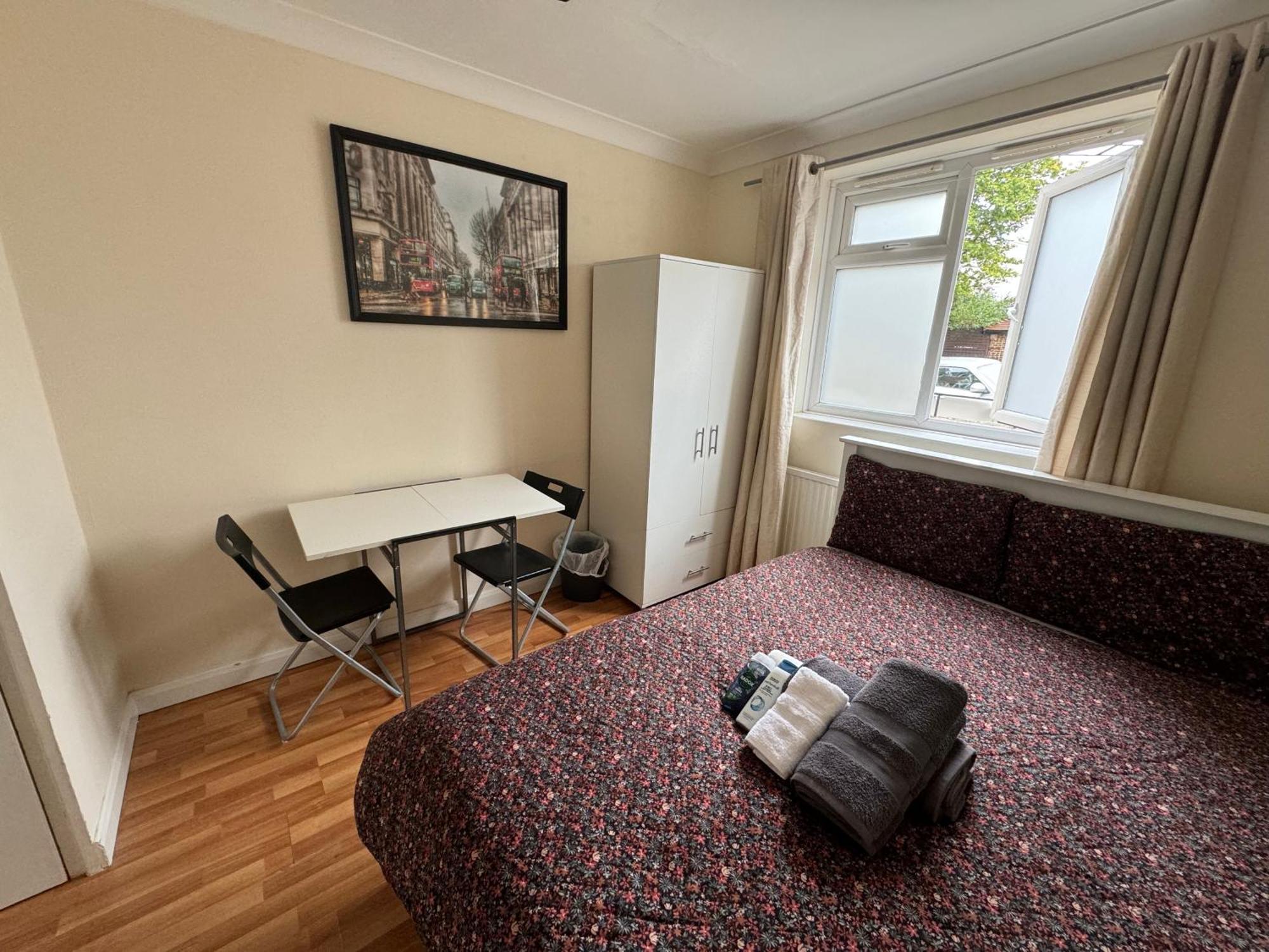 Huge And Affordable 3 Bedroom Flat In Hammersmith For 7 People With Welcome Breakfast Londra Dış mekan fotoğraf