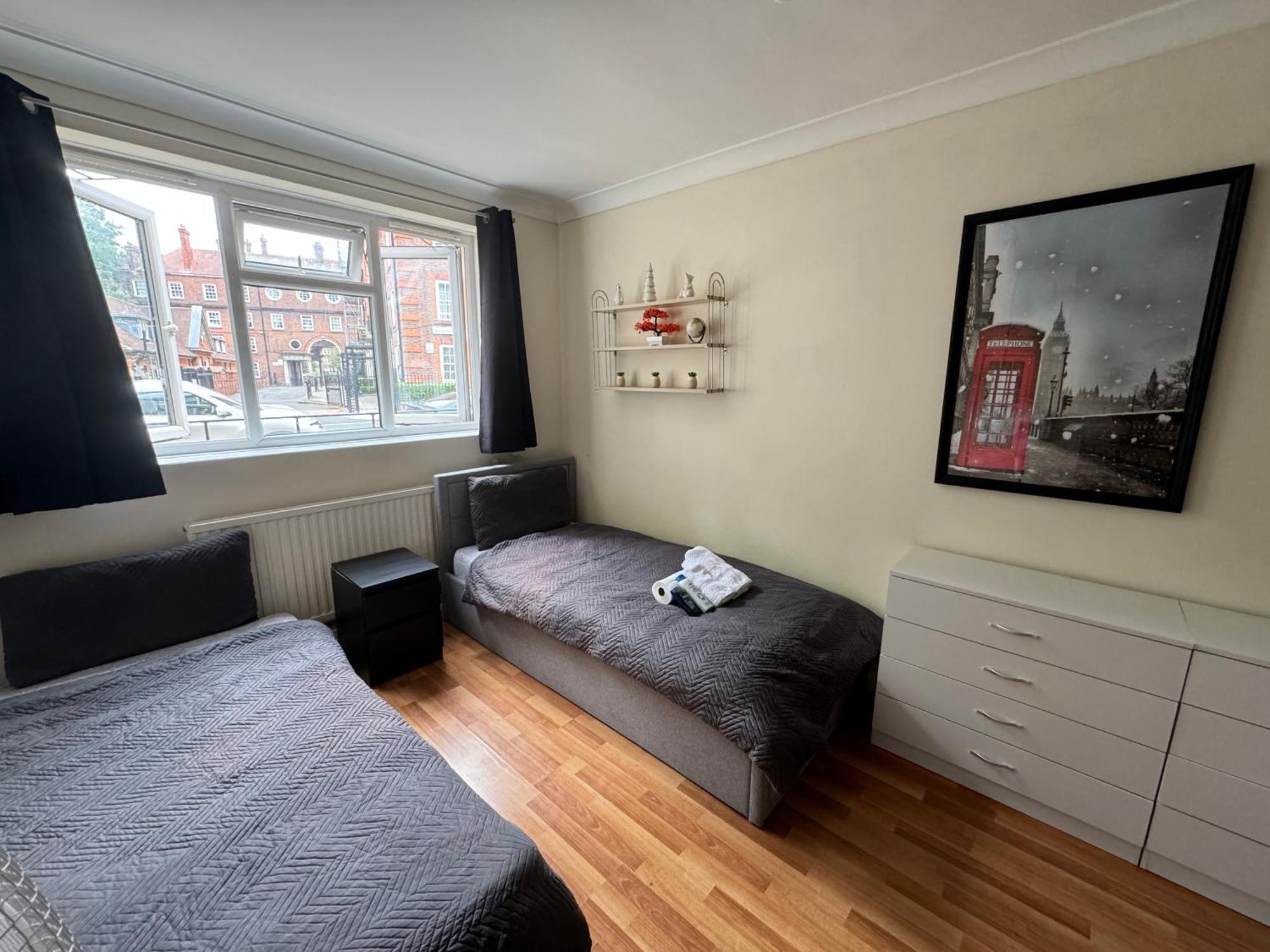 Huge And Affordable 3 Bedroom Flat In Hammersmith For 7 People With Welcome Breakfast Londra Dış mekan fotoğraf