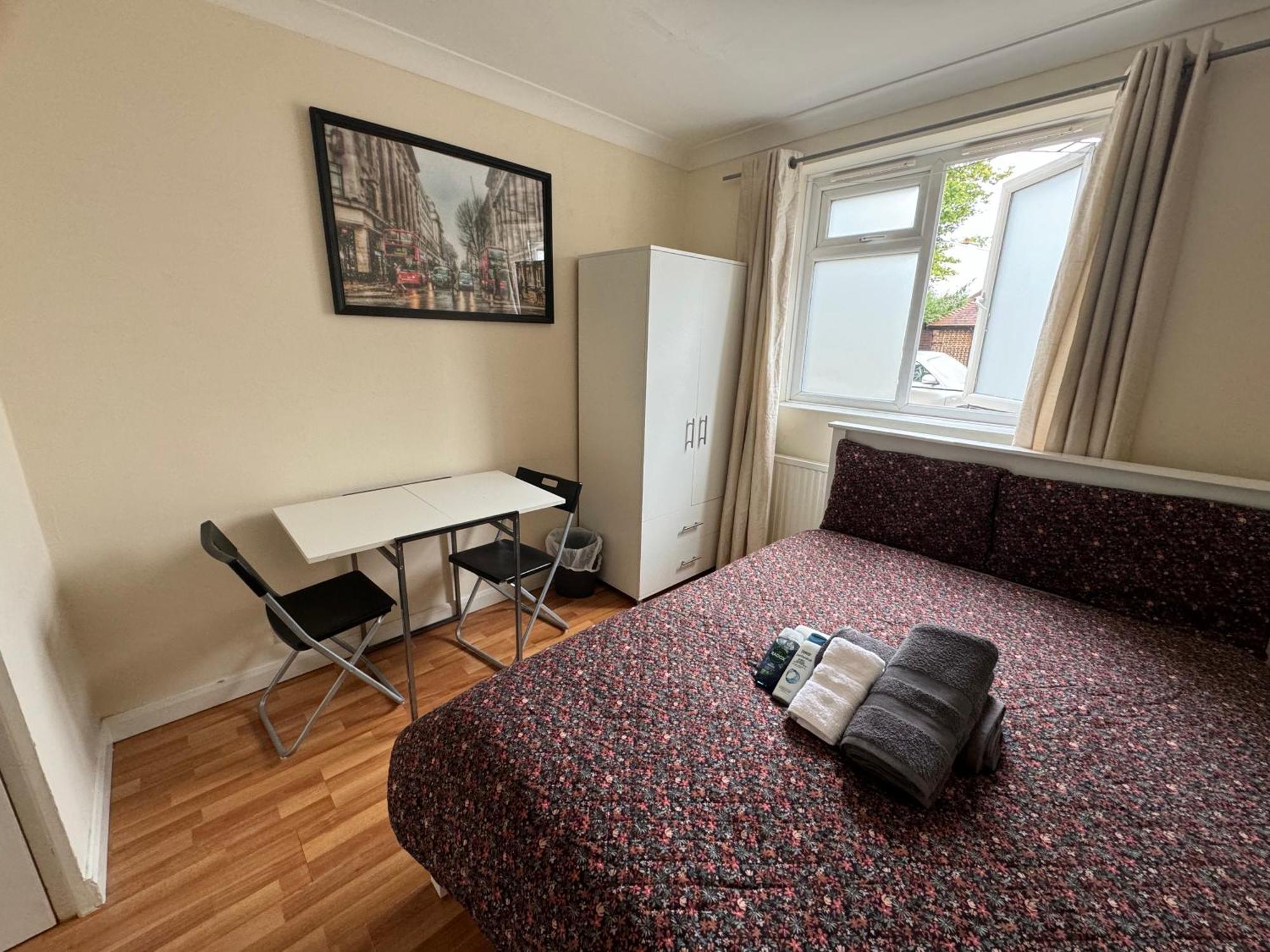 Huge And Affordable 3 Bedroom Flat In Hammersmith For 7 People With Welcome Breakfast Londra Dış mekan fotoğraf