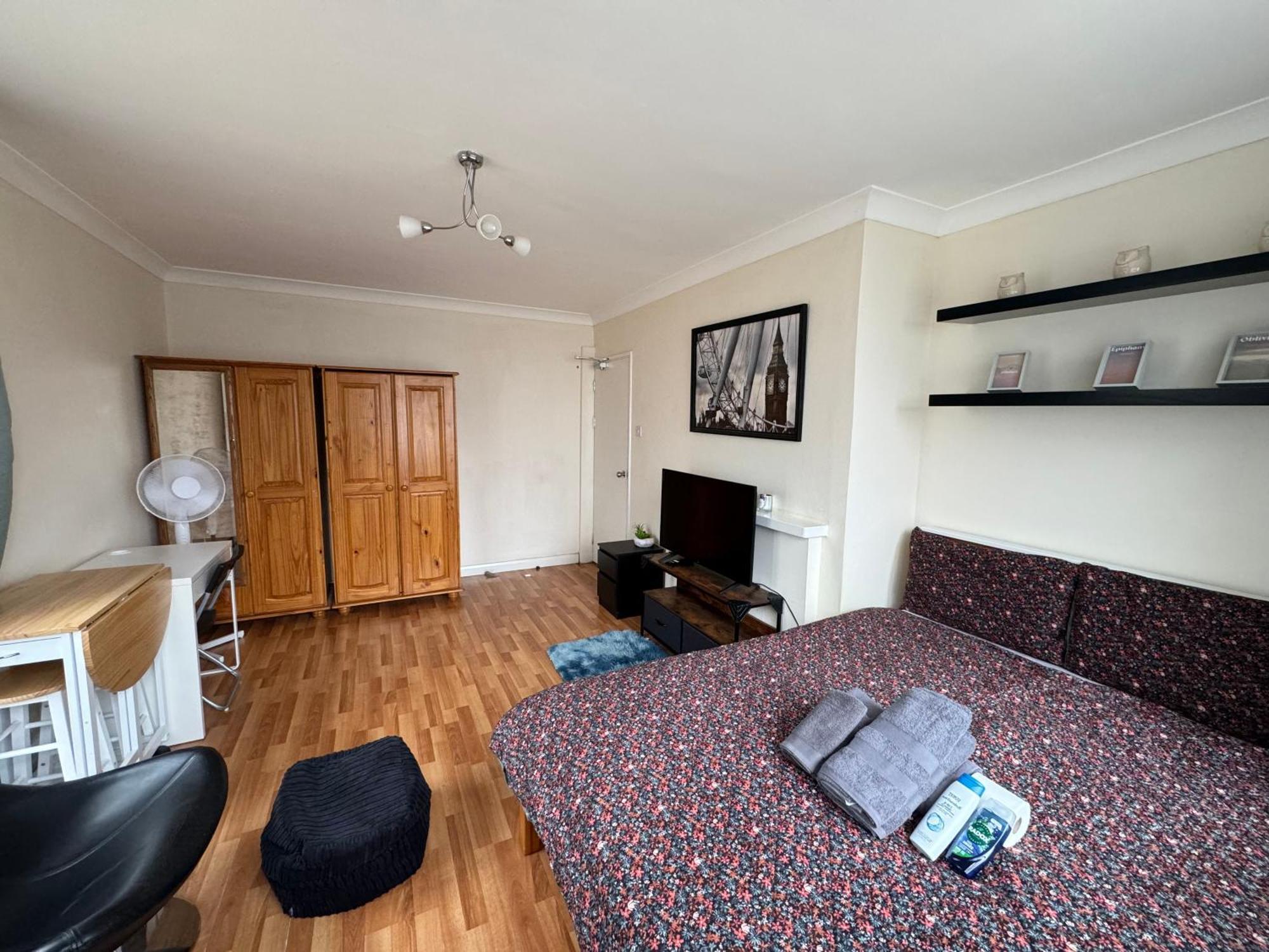 Huge And Affordable 3 Bedroom Flat In Hammersmith For 7 People With Welcome Breakfast Londra Dış mekan fotoğraf
