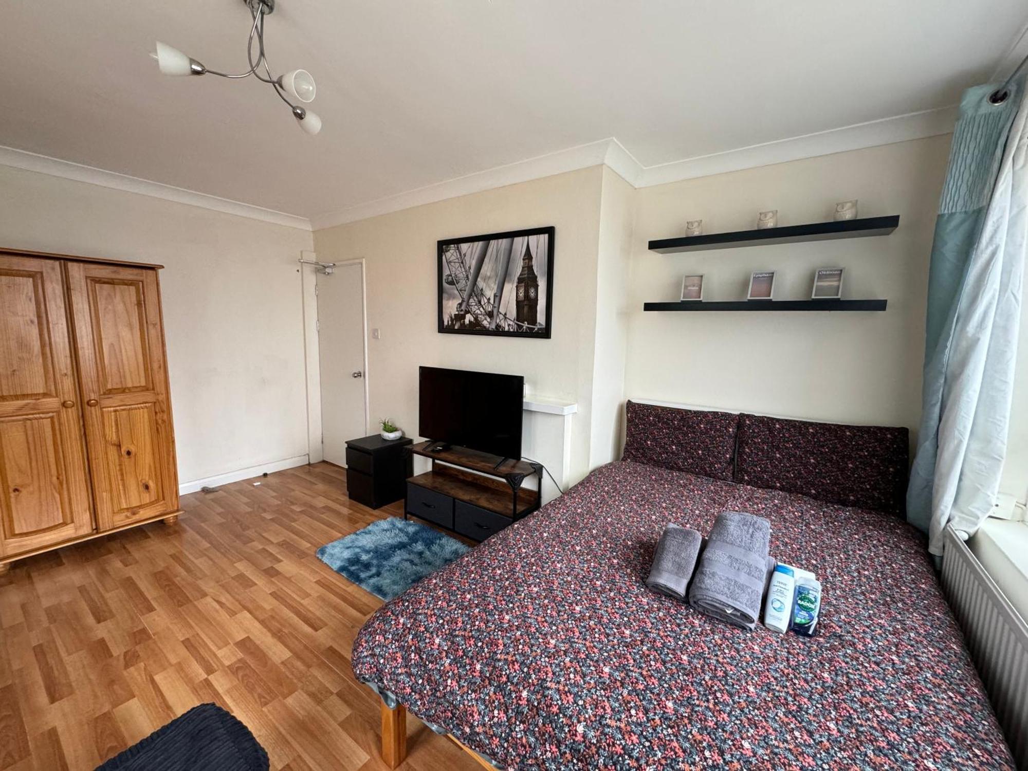 Huge And Affordable 3 Bedroom Flat In Hammersmith For 7 People With Welcome Breakfast Londra Dış mekan fotoğraf