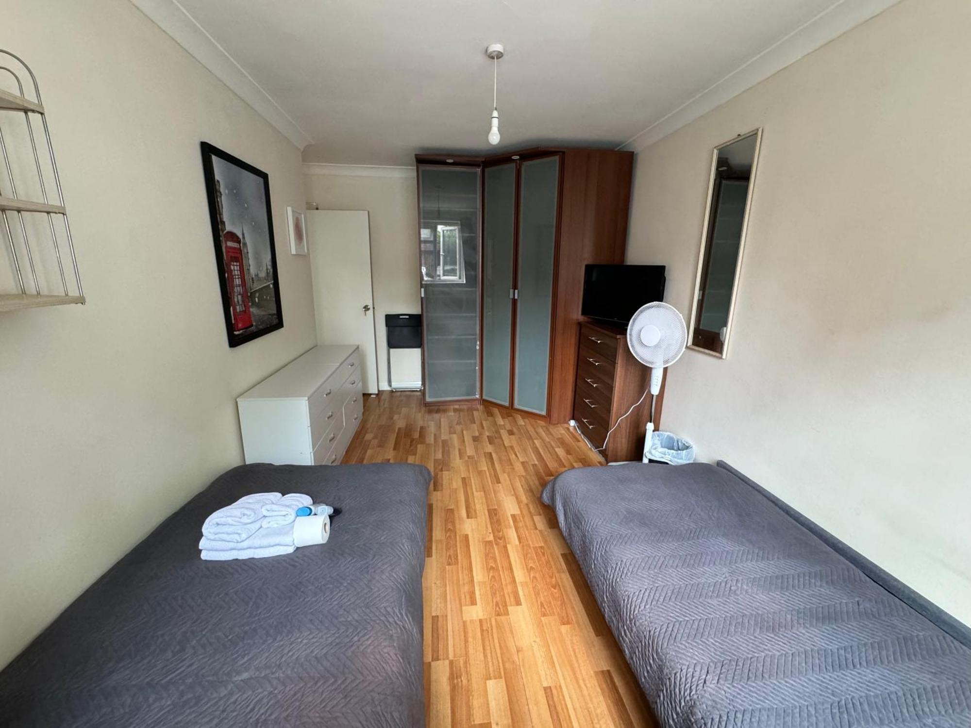 Huge And Affordable 3 Bedroom Flat In Hammersmith For 7 People With Welcome Breakfast Londra Dış mekan fotoğraf